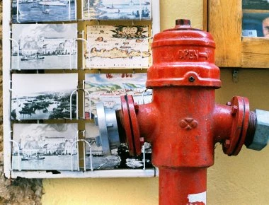 Πάτρα: Άγνωστοι κλέβουν πυροσβεστικούς κρούνους - Κίνδυνος για τη δημόσια ασφάλεια